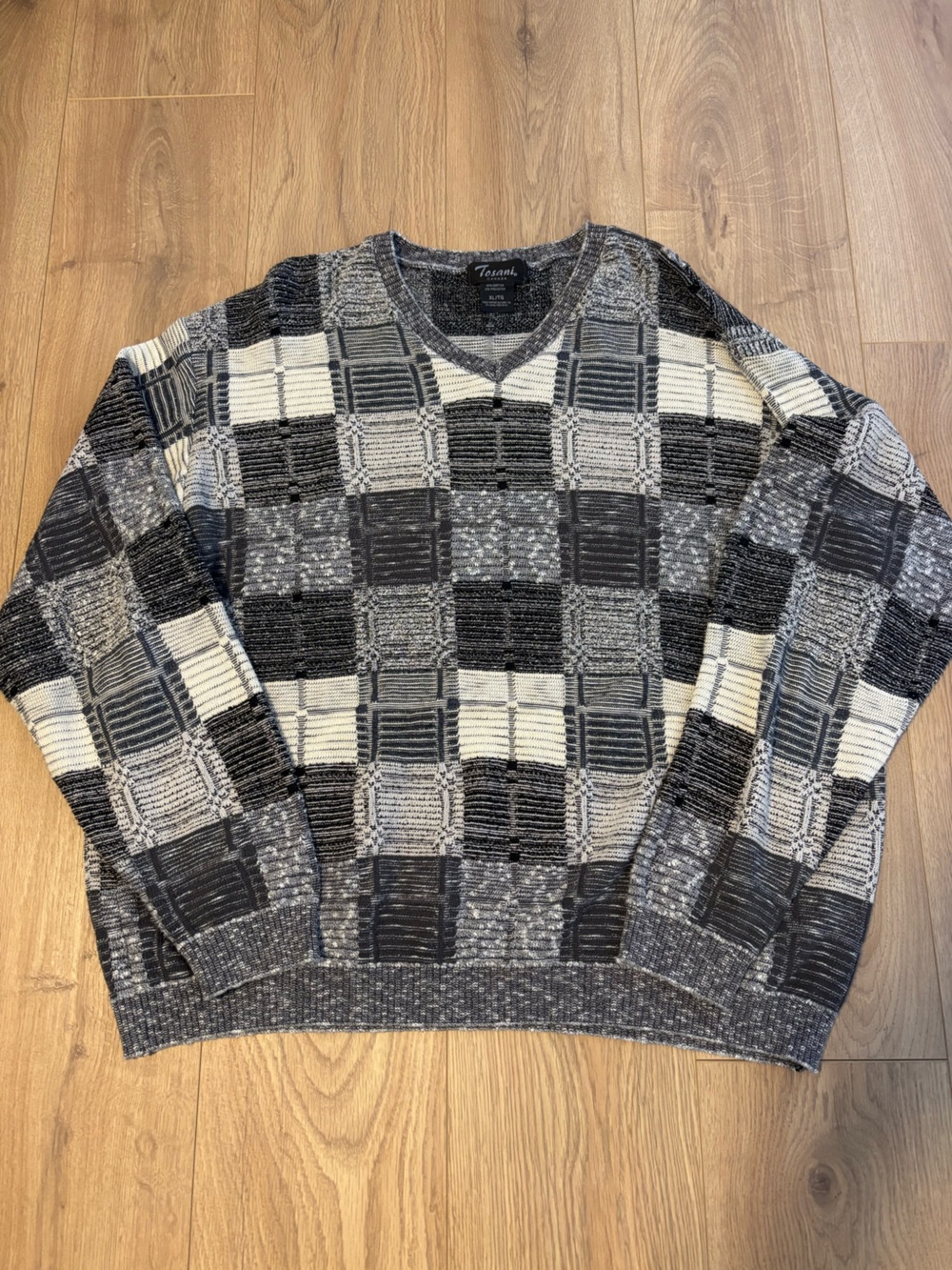 Tosani Canada Men’s XL Textured Knit Sweater Black Gray White V-Neck